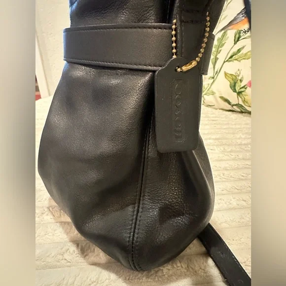 Reserved listing coach - Picture 3 of 8